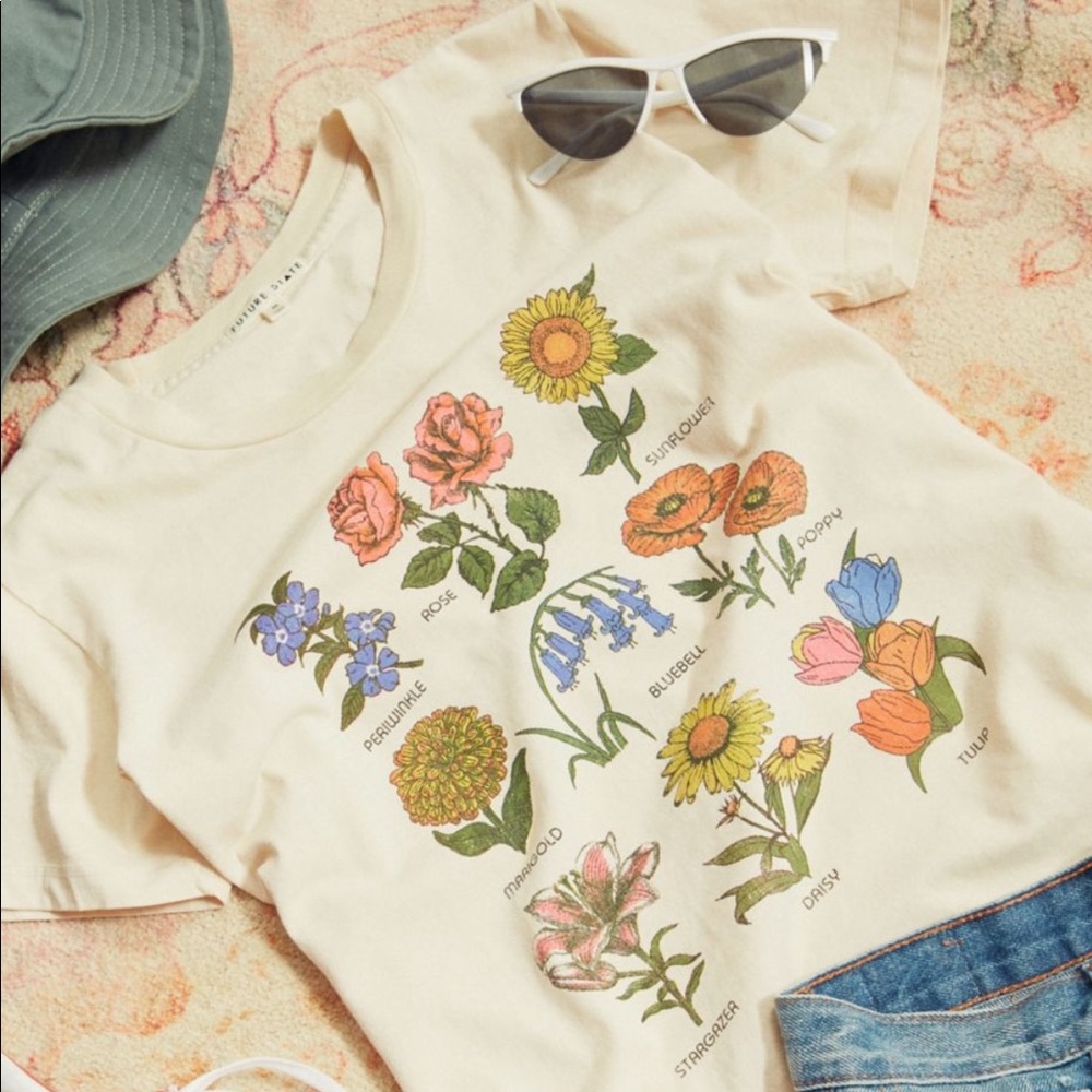 💐NWT UO Future State Flower Chart Tee